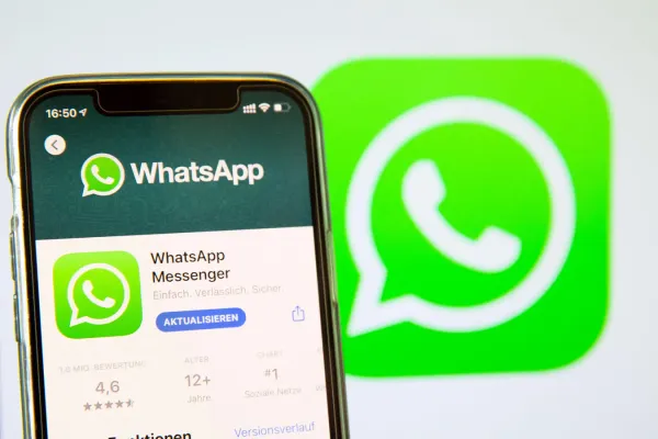 Why Relying on WhatsApp for Internal Communication Can Be Risky for SMEs